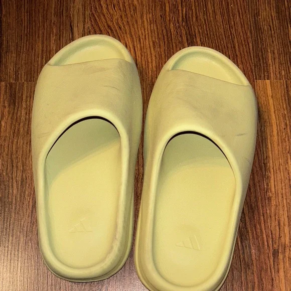 YEEZY slides - Picture 4 of 9